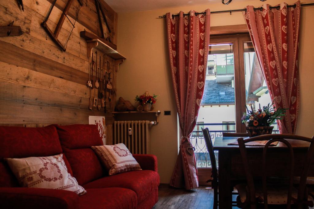 Dimora Delle Alpi Apartment Aosta Bagian luar foto