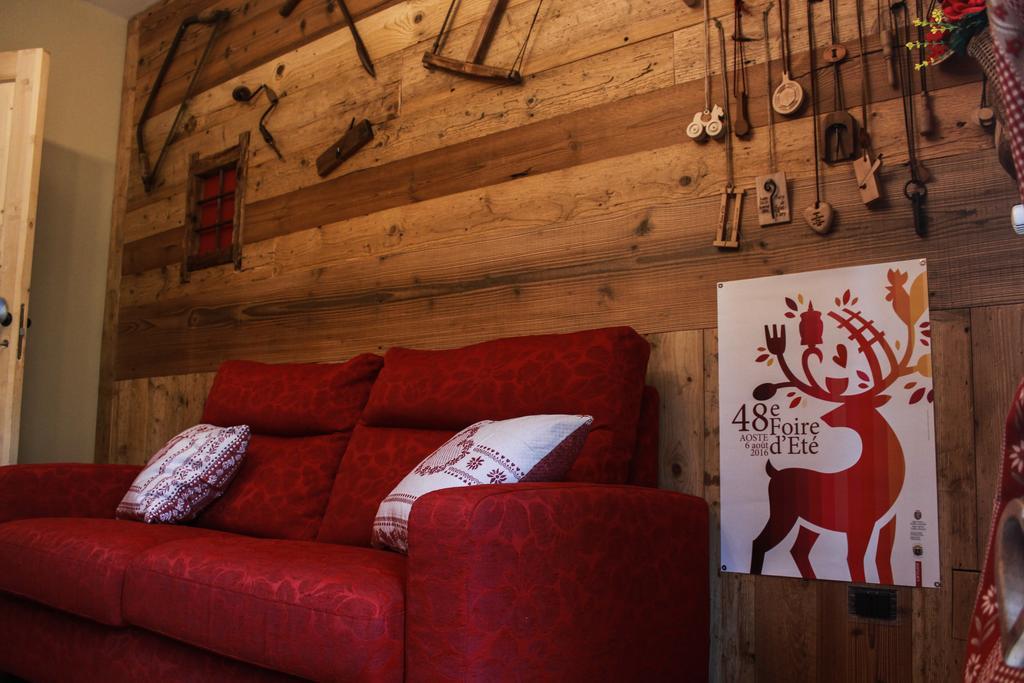 Dimora Delle Alpi Apartment Aosta Bagian luar foto